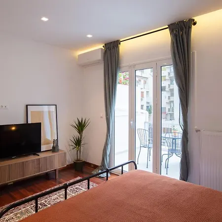 Phaedrus Living: Centre Luxury Flat Mavromichali