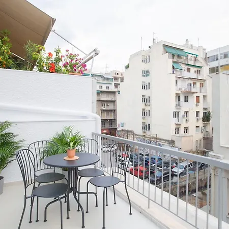Phaedrus Living: Centre Luxury Flat Mavromichali *