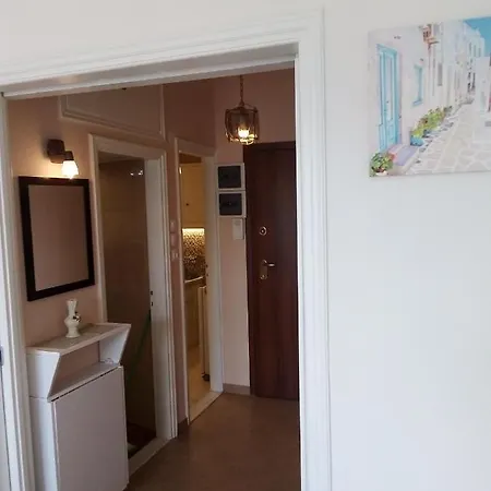 Sylvia' S Apartment *