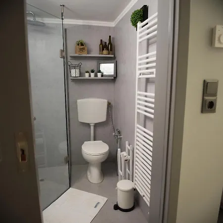 Chrisandro Apartment *