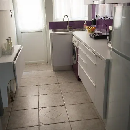 Chrisandro Apartment *