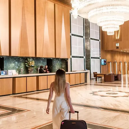 מלון Divani Caravel