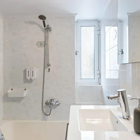 Apartment Homely In Piraeus With Balcony