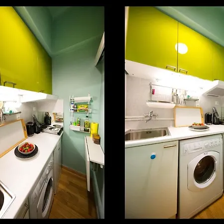Startupper's Pad In Real Athenian Neighbourhood