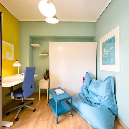 Startupper's Pad In Real Athenian Neighbourhood *
