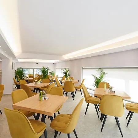 Hotel Meni & 3*