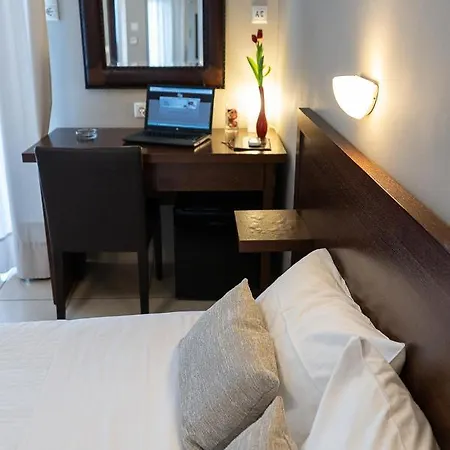 Hill Hotel *