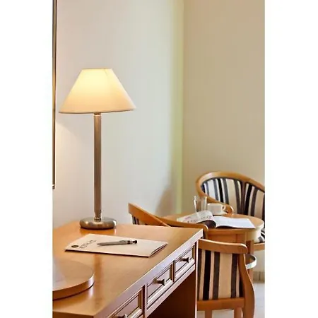 Hotell Civitel Attik & 4*