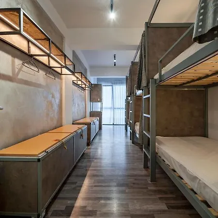 Bedbox Hostel *