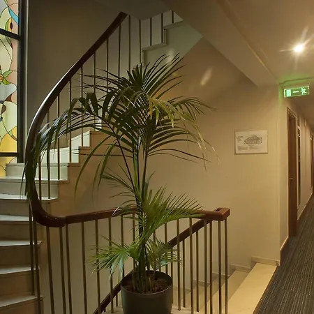 Ilisia Hotel 4*
