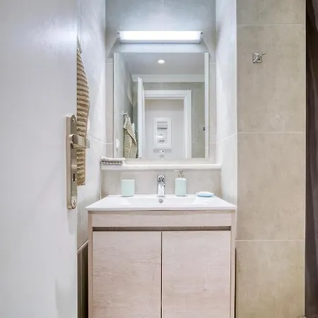Lovely Sunlit 2 Bedroom 2 Bathroom Apartment Athens