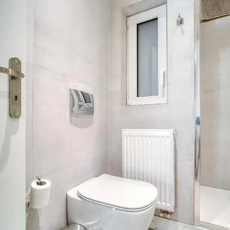 Apartment Lovely Sunlit 2 Bedroom 2 Bathroom *