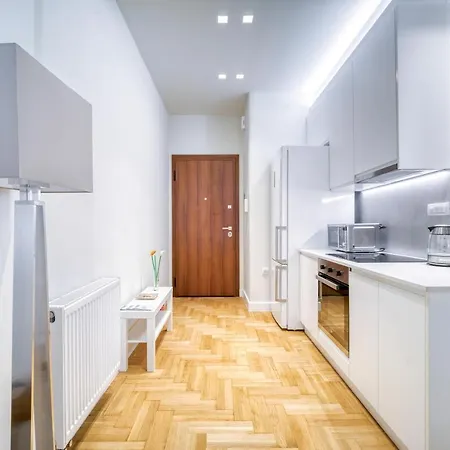 Lovely Sunlit 2 Bedroom 2 Bathroom *