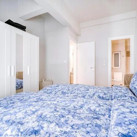 Lovely Sunlit 2 Bedroom 2 Bathroom
