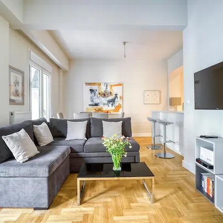 Lovely Sunlit 2 Bedroom 2 Bathroom *