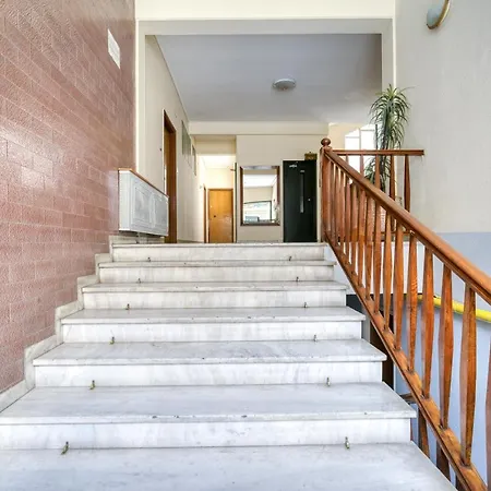 Lovely Sunlit 2 Bedroom 2 Bathroom Apartment
