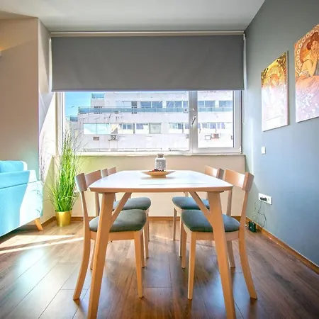 Abstract Flat With Urban View *