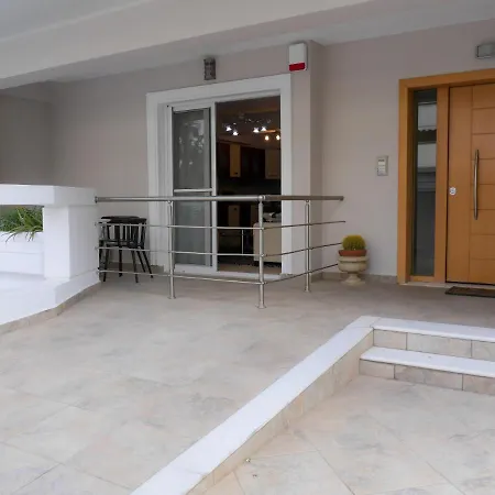 Garden Next To The Mall -private Parking Apartment Athens