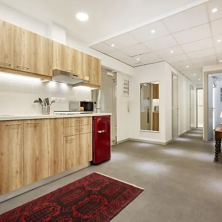 Chloe Boutique Apollo Apartment