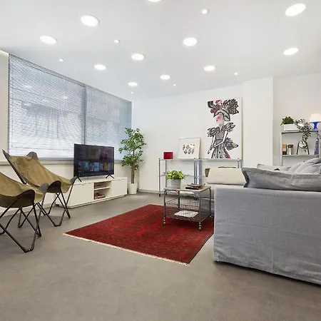 Chloe Boutique Apollo Apartment