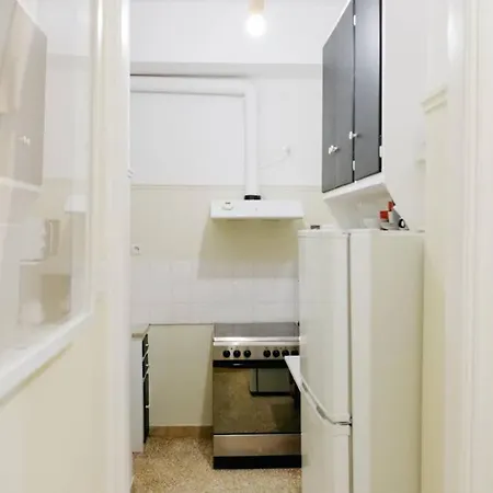 Newly Renovated Athenian With Balcony *