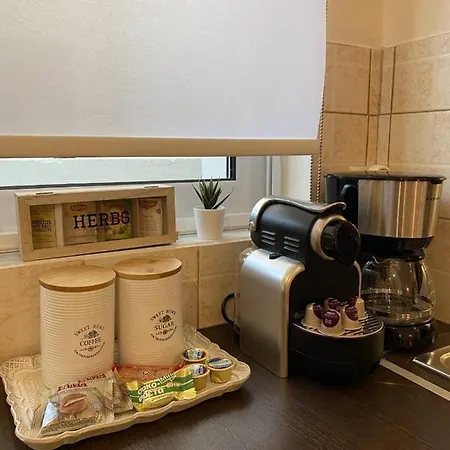 Elegant Glyfada Apartment-private Garden-near Metro * Αθήνα