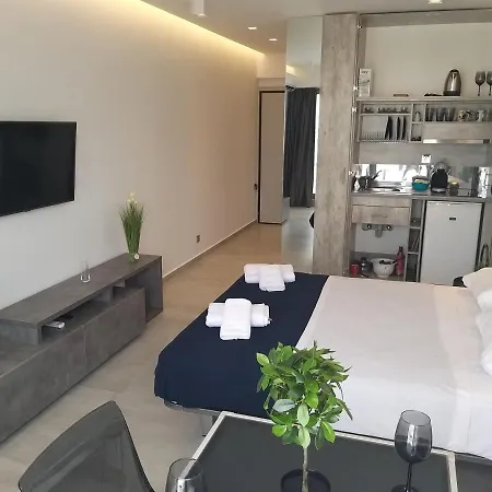 Amazing @ Aiolou Str. דירה *