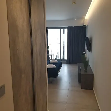 Amazing @ Aiolou Str. דירה אתונה