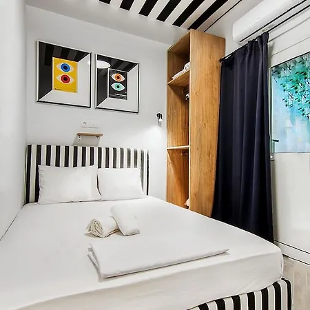 Modern And Stylish Renovated Flat, Next To Metro 3* Athens
