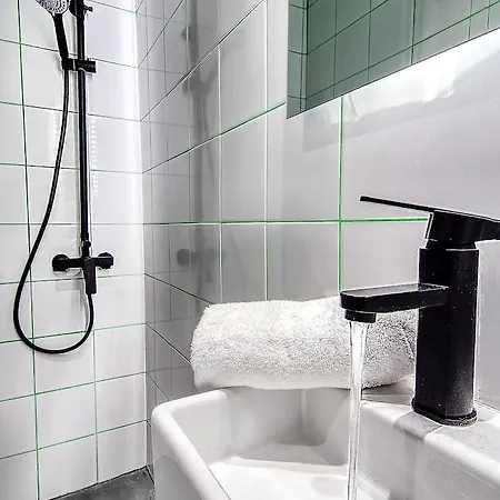 Modern And Stylish Renovated Flat, Next To Metro 3*