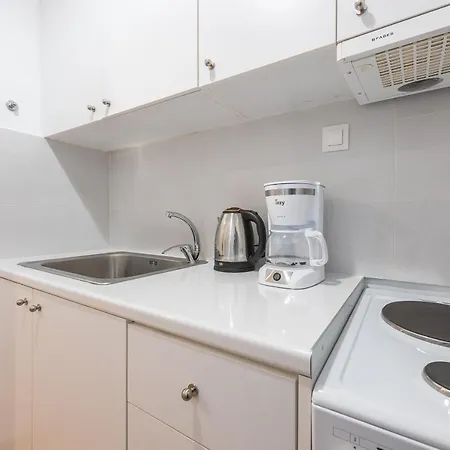 Apartmán At Megaro Mousikis St Semi Basement 1bed 2 Pers Atény