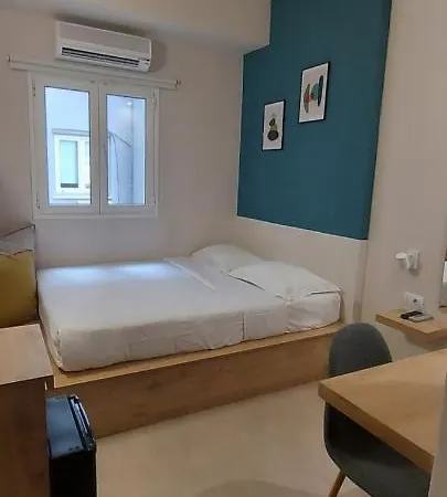 The Convo Riviera 3* Atene