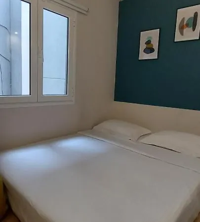 The Convo Riviera 3*