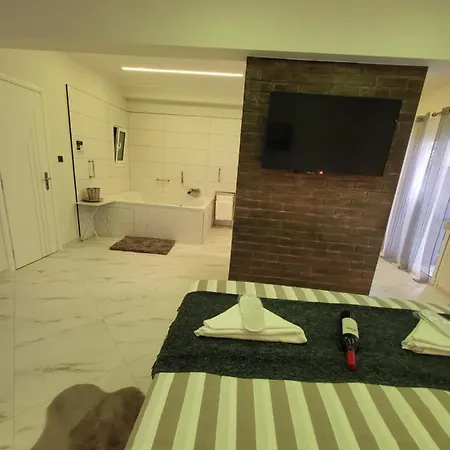 Romantic Deluxe Svite Wise Jacuzzi And Sauna Apartamento *