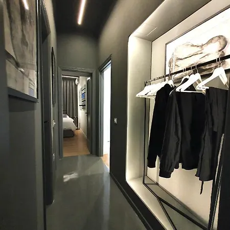 Art Gallery *