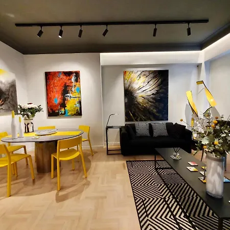 Art Gallery *