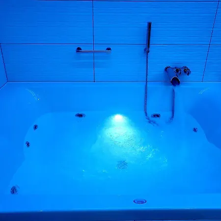 Apartamento Romantic Deluxe Svite Wise Jacuzzi And Sauna *