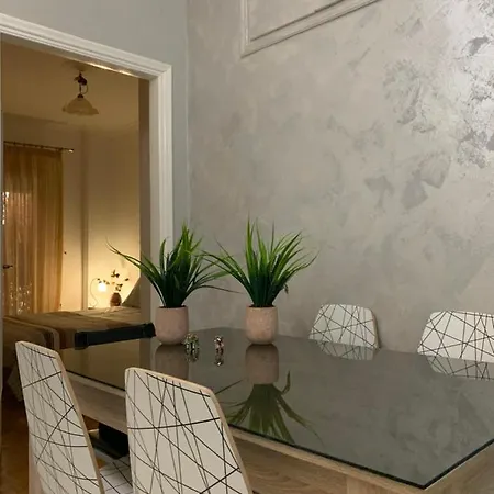 2 Bedrooms Center Of 4 Min Subway Apartment *