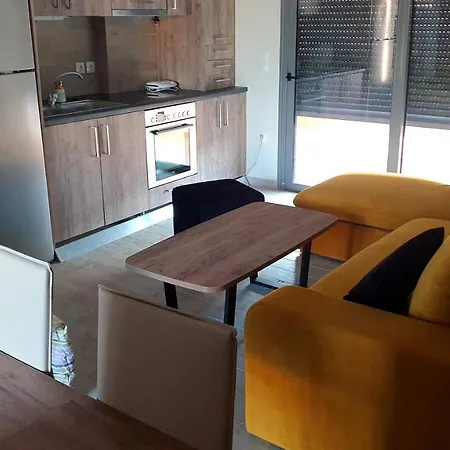 דירה Grey House