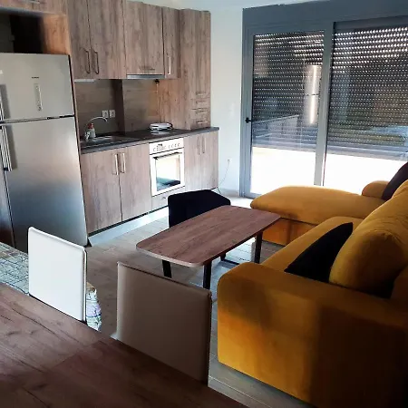 Grey House * אתונה