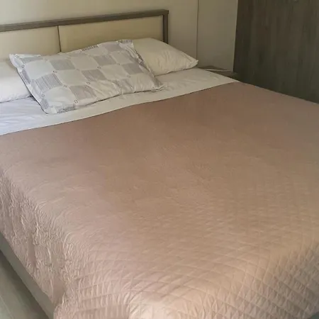 דירה Grey House