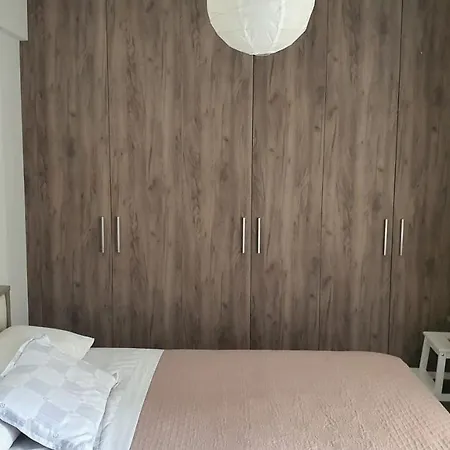 Grey House * אתונה
