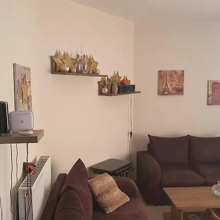 Grey House * אתונה