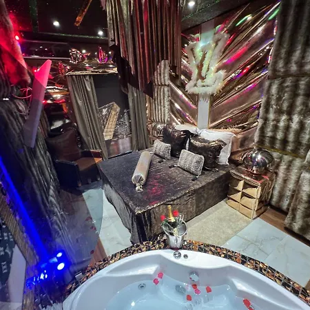 Hotel love Priamos Erato Atena