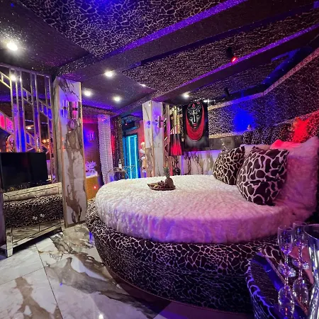 Hotel Xcite Salem 3*
