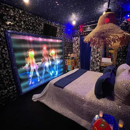 Hotel love Priamos Erato Atena