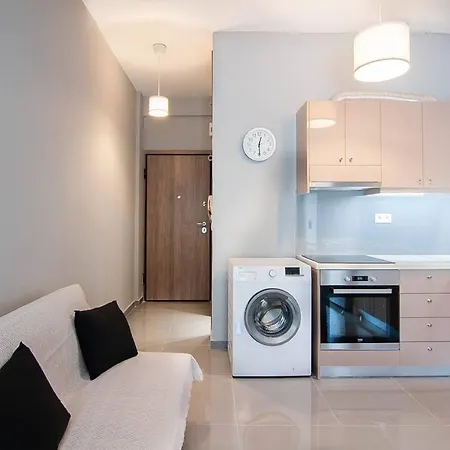 Fully Renovated Studio In The City Center For 3ppl Atene
