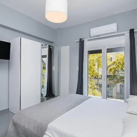 Fully Renovated Studio In The City Center For 3ppl Atene