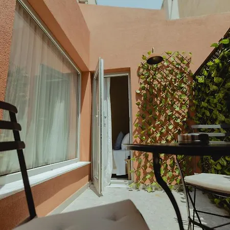 Metis Urbane Living Spaces Aparthotel 3*