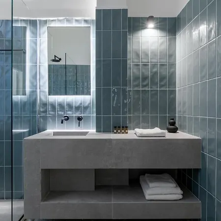3bdr Modern Design & Bright Interiors In Plaka Athens